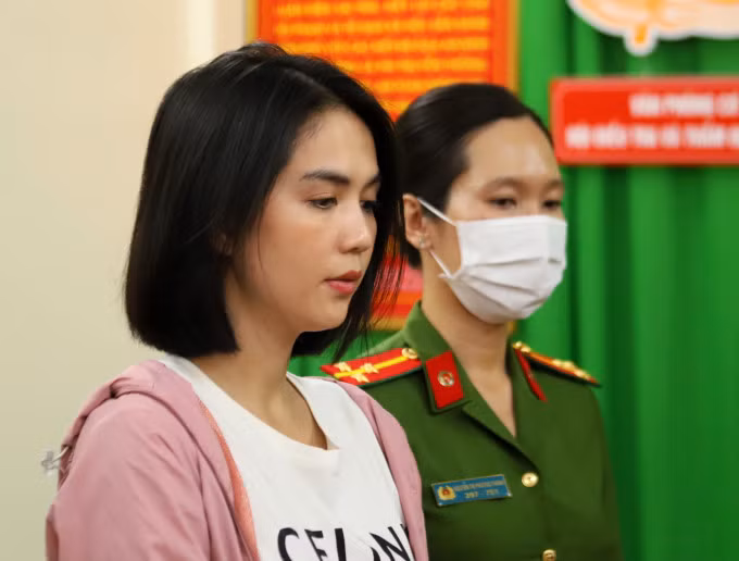 Ngọc Trinh tại cơ quan điều tra. Ảnh: Công an cung cấp
