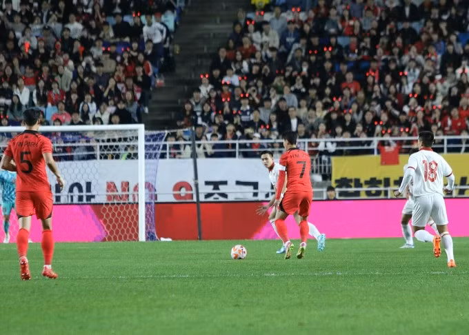 Son Heung-min (số 7) ghi dấu giày ở ba trong sáu bàn thắng.