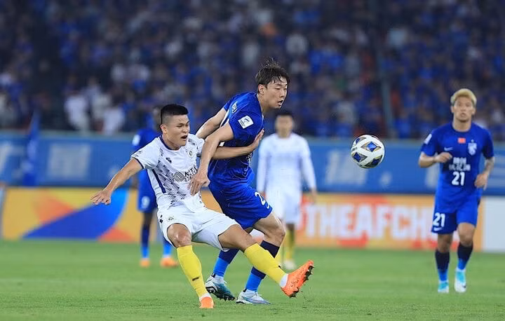Tuấn Hải ghi bàn cho Hà Nội FC.