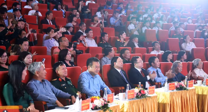 Các đại biểu tham dự hội nghị. 