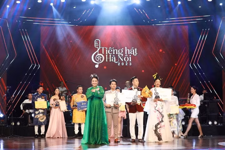 Các thí sinh đạt giải tại cuộc thi.