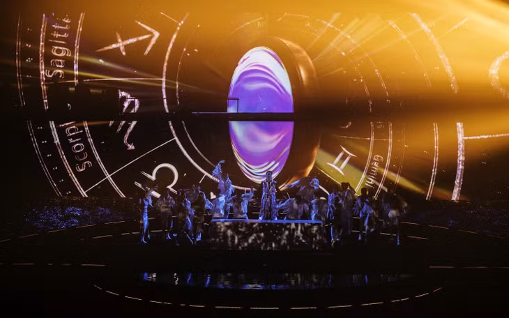 Concert có những khoảnh khắc bùng nổ nhưng nội dung còn dàn trải với thời lượng dài.