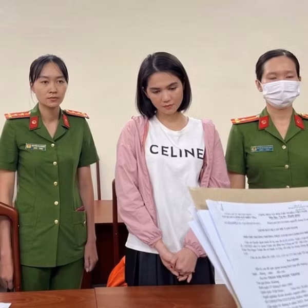 Ngọc Trinh bị tạm giam hôm 19/10 về tội "Gây rối trật tự công cộng".