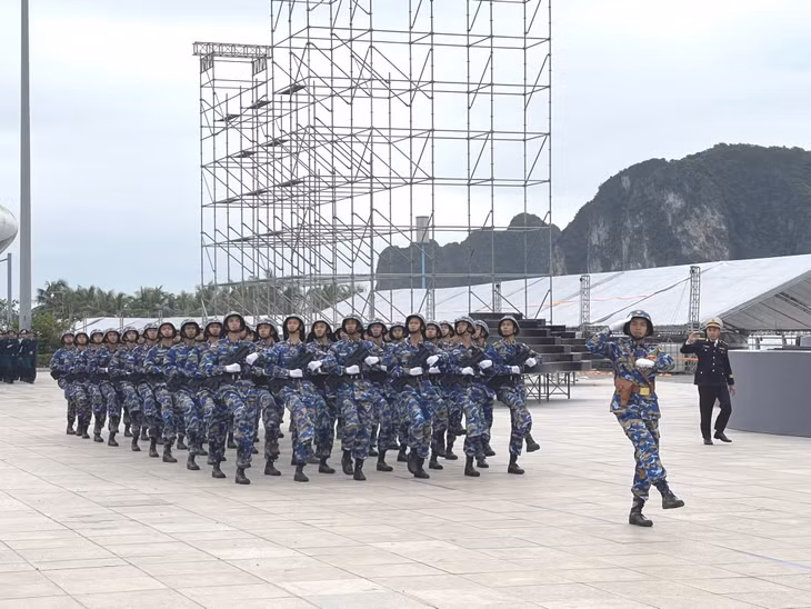 Công tác luyện tập diễu binh của Lữ đoàn 147 (Quân chủng Hải quân).