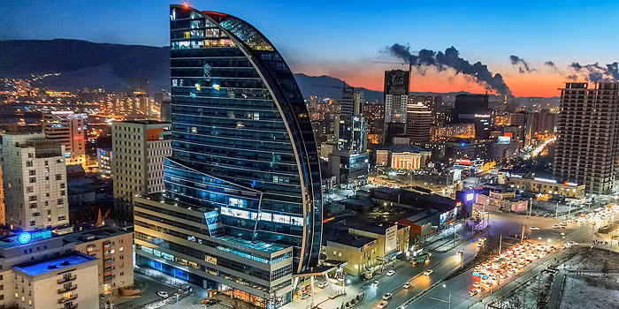 Ulaanbaatar thủ đô của Mông Cổ thu hút du khách với các công trình kiến trúc tuyệt đẹp, các bảo tàng văn hóa - lịch sử, cung điện mùa đông của Bogd Khaan, nơi ở của vị vua cuối cùng của Mông Cổ.