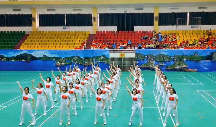 Hội LHPN TP Cẩm Phả tổ chức Hội thi dân vũ thể thao “Cẩm Phả - Vũ điệu ngày mới”. (Ảnh: Hội LHPN TP Cẩm Phả cung cấp)