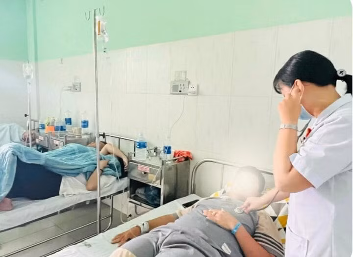 313 người ngộ độc sau khi ăn bánh mì Phượng. (Ảnh: B.V)