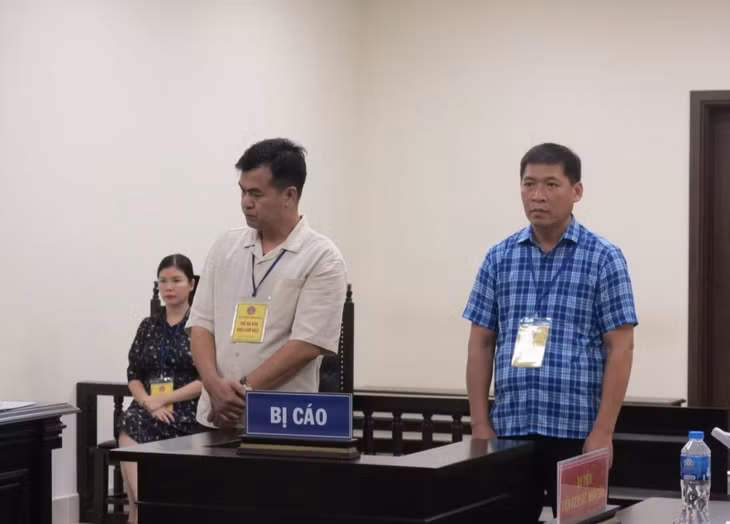 Bị cáo Khoa và bị cáo Lai tại phiên tòa.