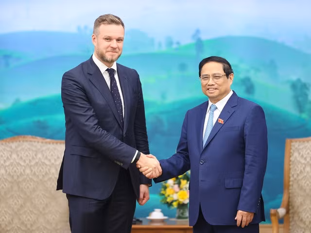 Thủ tướng Phạm Minh Chính và Bộ trưởng Ngoại giao Lithuania Gabrielius Landsbergis - Ảnh: VGP/Nhật Bắc