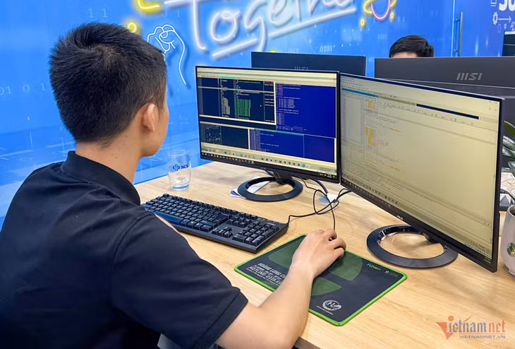 Cục An toàn thông tin đề nghị các cơ quan, tổ chức, doanh nghiệp tăng cường giám sát và sẵn sàng phương án xử lý khi phát hiện có dấu hiệu bị khai thác, tấn công mạng. (Ảnh minh họa: Văn Ngọc)
