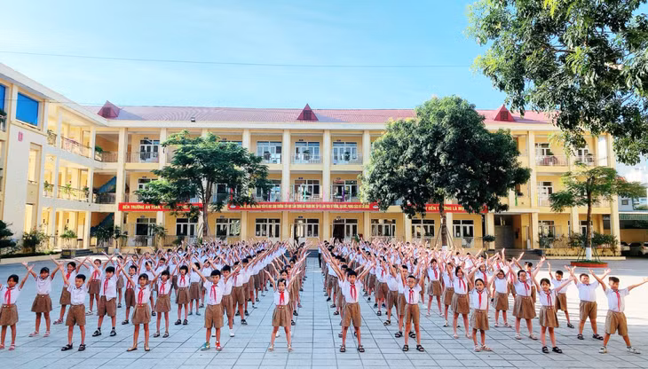 Màn đồng diễn flashmob “Tự hào thiếu nhi Quảng Ninh” tại Liên đội Trường Tiểu học Cẩm Trung (TP Cẩm Phả). Ảnh: Tỉnh Đoàn cung cấp