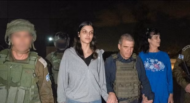 Xung dot Hamas-Israel: Hamas tra tu do cho 2 con tin nguoi My hinh anh 1