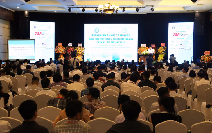 Thứ trưởng Bộ Y tế Đỗ Xuân Tuyên phát biểu khai mạc hội nghị. 