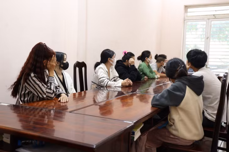 Các đối tượng tại cơ quan Công an.