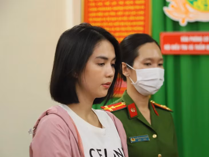 Cơ quan điều tra tiến hành các thủ tục tố tụng đối với người mẫu Ngọc Trinh.