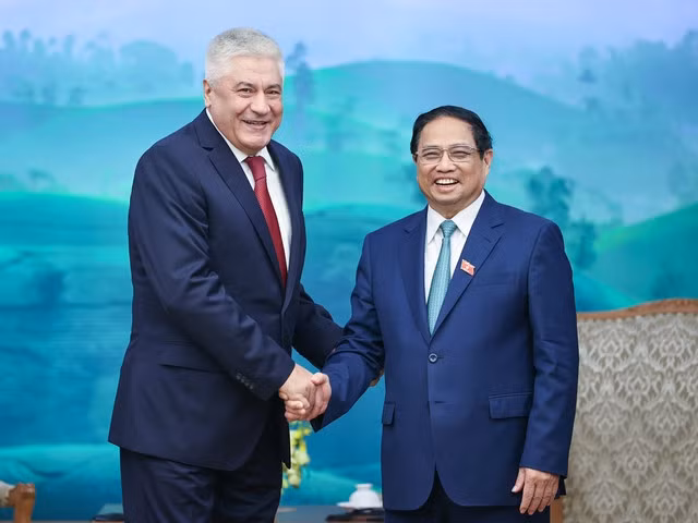 Thủ tướng Phạm Minh Chính tiếp Bộ trưởng Bộ Nội vụ Nga, Đại tướng Kolokoltsev Vladimir Alexandrovich - Ảnh: VGP/Nhật Bắc