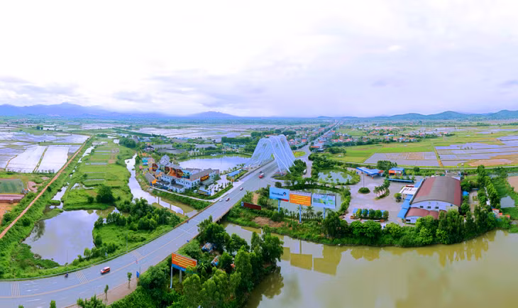 Là cửa ngõ phía Tây của tỉnh, việc triển khai thêm các tuyến giao thông kết nối vùng sẽ là cơ hội để TX Đông Triều mở rộng liên kết trong khu vực, khai thác được những tiềm năng, thế mạnh của thị xã.