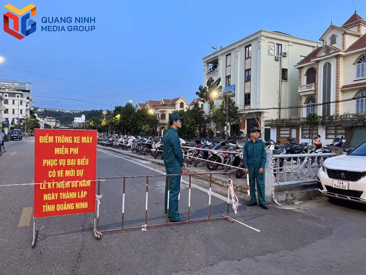 Điểm trông giữ xe miễn phí của phường Hồng Hải (đoạn gần hồ Hải Thịnh).