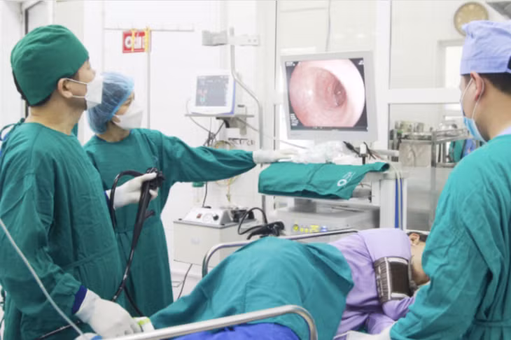 Nội soi dạ dày thực quản là một trong các biện pháp chẩn đoán, phát hiện trào ngược dạ dày thực quản. Ảnh: BVCC