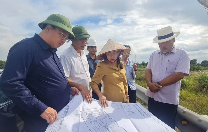 Đoàn giám sát kiểm tra thực địa Dự án Bến xe khách Liên Hòa.