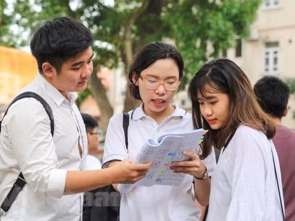 Thi tot nghiep THPT tu 2025: Giam so mon thi, giam ap luc cho thi sinh hinh anh 1