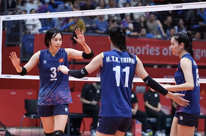 Đội tuyển bóng chuyền nữ Việt Nam chơi nỗ lực nhưng không thể tạo bất ngờ trước Nhật Bản. Ảnh: Huy Hoàng
