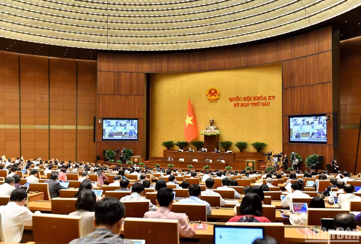 Quang cảnh phiên họp ở hội trường chiều 24/10. (Ảnh: ĐĂNG KHOA)