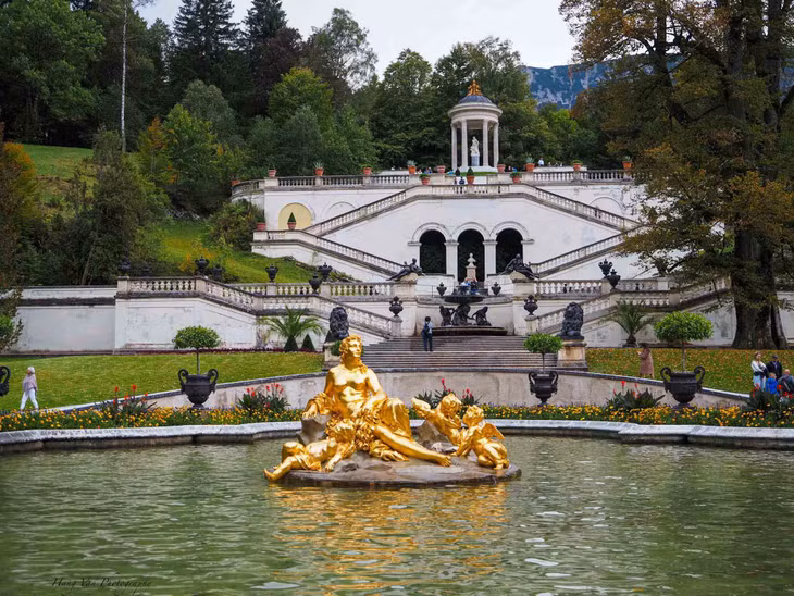 Cung điện Linderhof nằm ở phía Nam nước Đức, cách trung tâm thành phố Munich khoảng 100km. Ảnh: Hang Van Photography