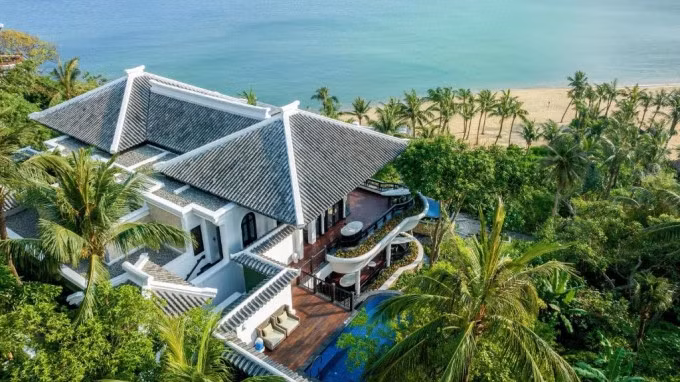 Resort ở Đà Nẵng với vị trí biệt lập và tầm nhìn ra biển. Ảnh: Booking