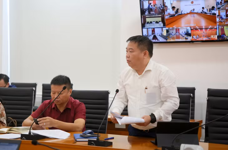 Đại diện lãnh đạo các sở, ngành liên quan phát biểu đóng góp ý kiến tại cuộc họp.