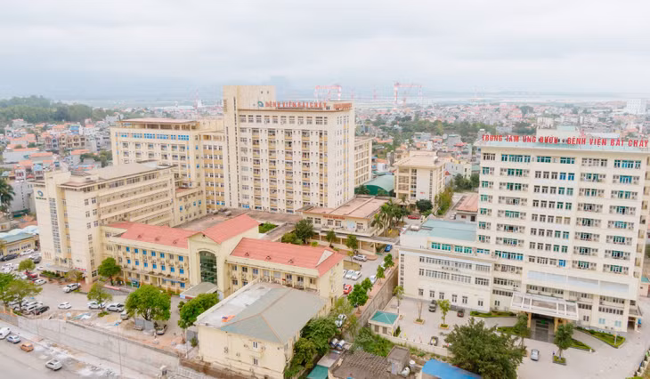 Toàn cảnh Bệnh viện Bãi Cháy tại địa chỉ đường Hạ Long, phường Giếng Đáy (TP Hạ Long).