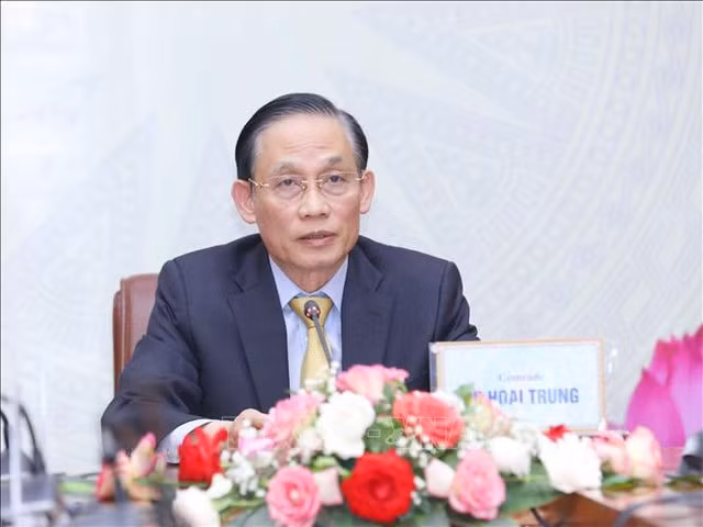Đồng chí Lê Hoài Trung, Uỷ viên Trung ương Đảng, Trưởng Ban Đối ngoại Trung ương được bầu giữ chức Uỷ viên Ban Bí thư Trung ương Đảng khoá XIII - Ảnh: TTXVN