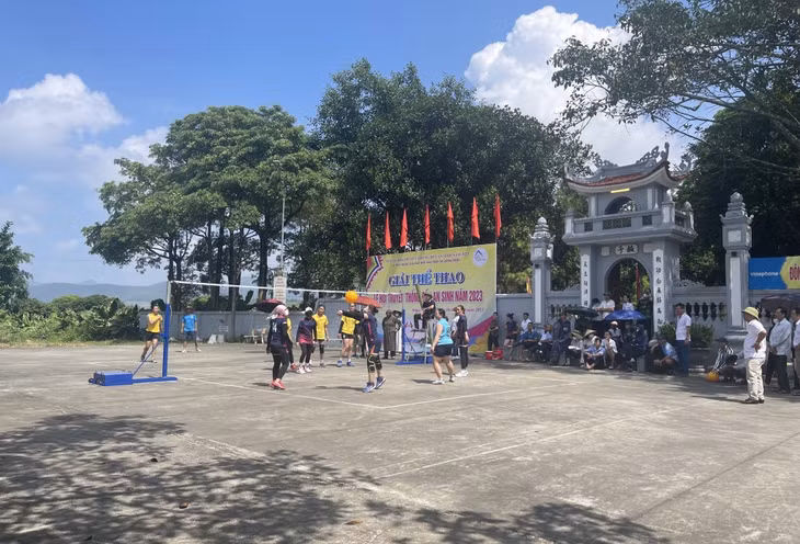 Thi đấu bóng chuyền hơi giữa các phường, xã của TX Đông Triều.
