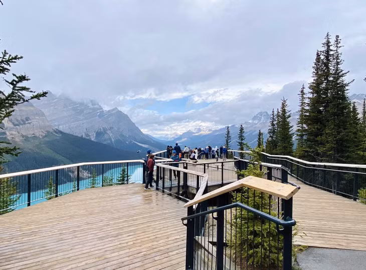 Bên cạnh hồ Peyto, khi đến công viên quốc gia Banff, du khách có thể ghé thăm hồ Moraine, hồ Louise hay hồ Minnewanka. Ảnh: Cao Việt Cường Cavicu