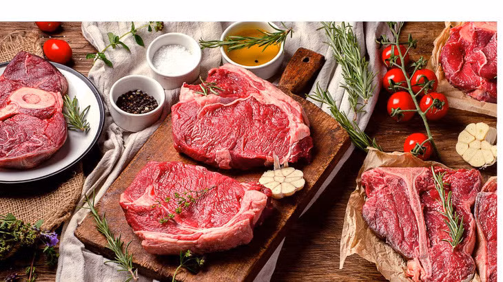 Mặc dù phổ biến và giàu dinh dưỡng, nhưng thịt đỏ có thể gây ra những ảnh hưởng xấu cho sức khỏe nếu ăn quá nhiều hoặc không đúng cách. Bên cạnh tăng nguy cơ đái tháo đường type 2, thịt đỏ còn có một số tác dụng bất lợi