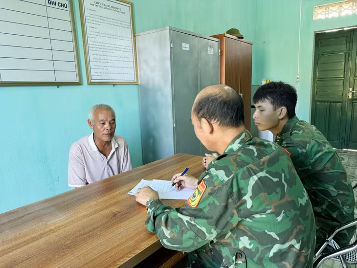 Cán Bộ BĐBP làm việc với Nguyễn Thành Quý
