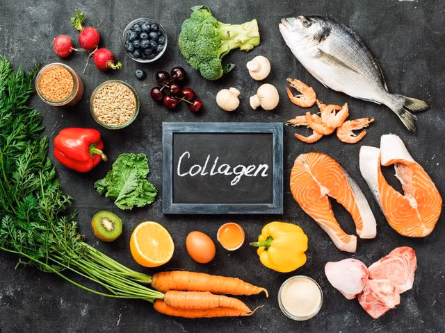 Để tạo ra collagen, cơ thể hấp thu các chất dinh dưỡng giàu protein, vitamin và khoáng chất...