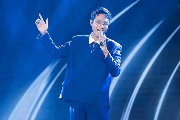 Hà An Huy liên tục biến hóa qua từng live show để chinh phục khán giả.