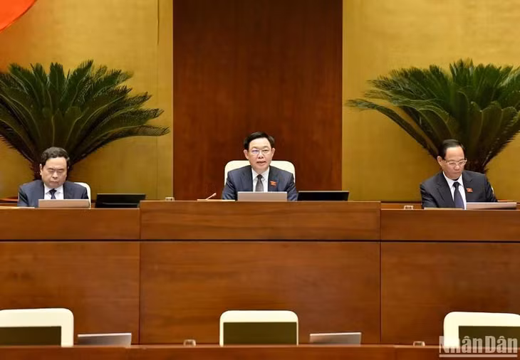 Chủ tịch Quốc hội Vương Đình Huệ điều hành nội dung lấy phiếu tín nhiệm chiều 24/10. (Ảnh: ĐĂNG KHOA)