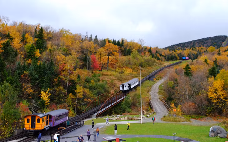 Cog Railway, tuyến đường sắt leo núi đầu tiên trên thế giới.