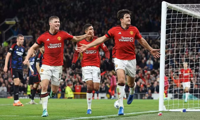Maguire (phải) mừng bàn duy nhất trận đấu giữa Man Utd và Copenhagen trên sân Old Trafford, thành phố Manchester, Anh ở bảng A Champions League tối 24/10/2023. Ảnh: UEFA