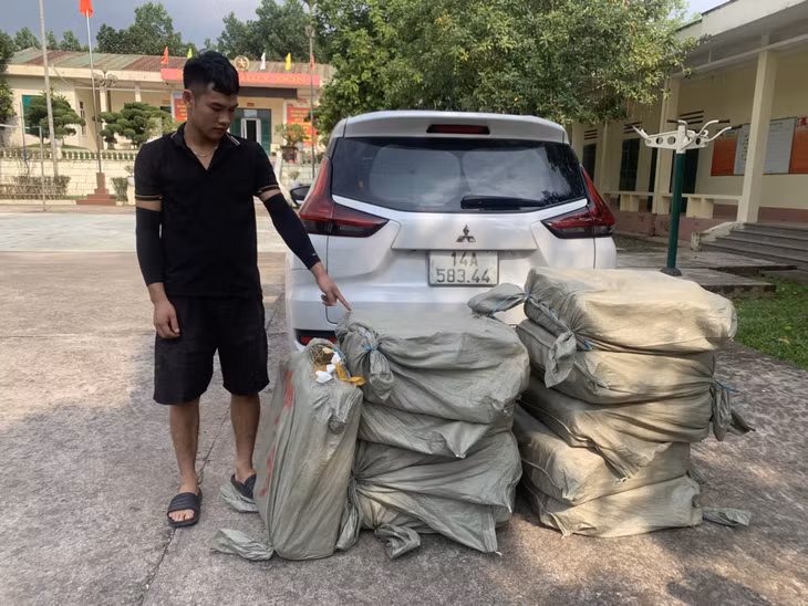 Đồn BP Bắc Sơn bắt giữ đối tượng vận chuyển trái phép hàng thực phẩm không rõ nguồn gốc tại khu vực biên giới