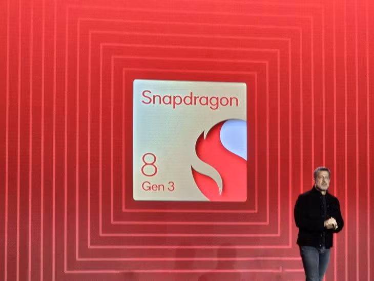 Alex Katouzian - Phó Chủ tịch cấp cao và Tổng giám đốc bộ phận Di động, Điện toán của Qualcomm - giới thiệu chip Snapdragon 8 Gen 3.