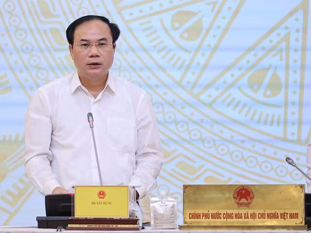 Thứ trưởng Bộ Xây dựng Nguyễn Văn Sinh: Quỹ đất để đầu tư nhà ở xã hội trong thời gian tới sẽ đầy đủ hơn và dễ tiếp cận hơn - Ảnh: VGP/Nhật Bắc