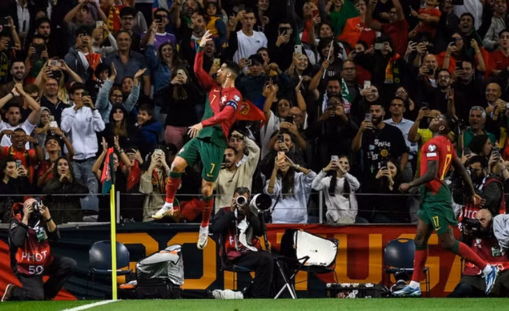 Ronaldo vẫn là "đầu tầu" đưa Bồ Đào Nha giành vé sớm dự VCK EURO 2024. Ảnh: Reuters