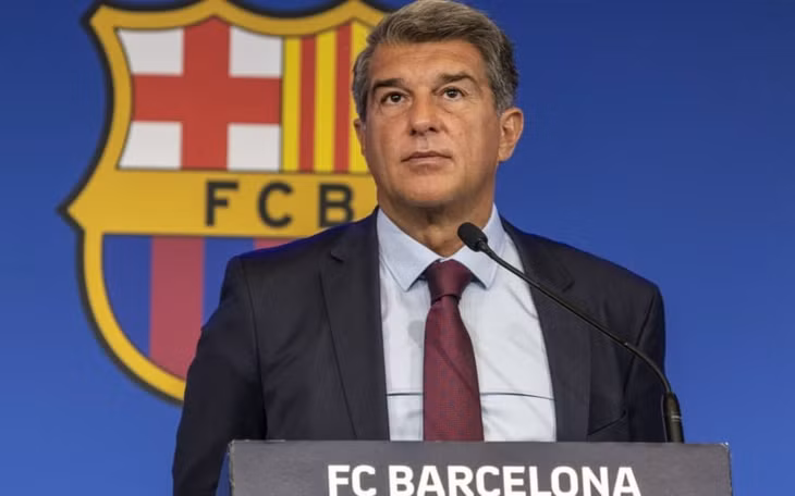 Joan Laporta bị buộc tội nhận hối lộ trọng tài. Ảnh: The Athletic.