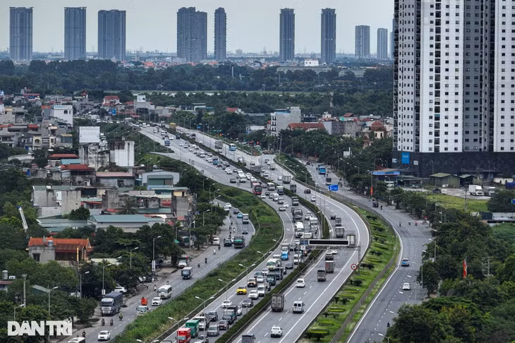 Khí thải động cơ đốt trong từ phương tiện giao thông là một trong những nguyên nhân gây ô nhiễm không khí (Ảnh minh họa: Mạnh Quân).