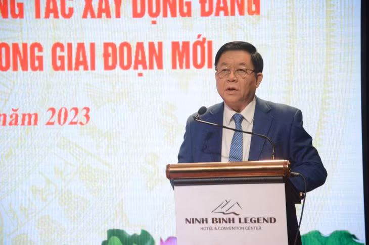 Đồng chí Nguyễn Trọng Nghĩa, Bí thư Trung ương Đảng, Trưởng Ban Tuyên giáo Trung ương phát biểu kết luận hội thảo. (Ảnh: TTXVN)