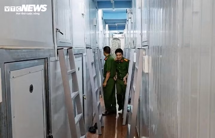 Lối đi ra vào chật hẹp, không có hệ thống phòng cháy chữa cháy.