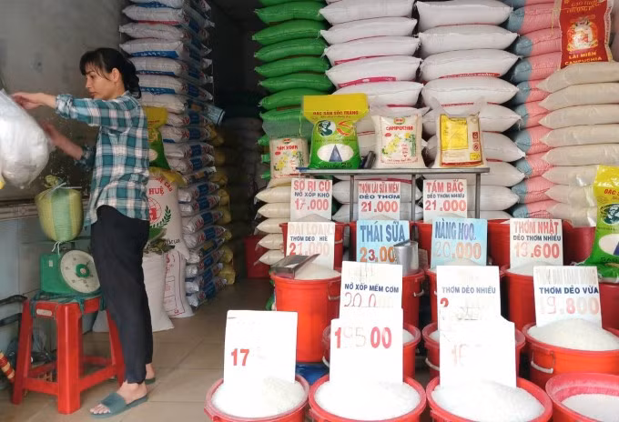 Cửa hàng gạo trên đường Lê Đức Thọ, quận Gò Vấp (TP HCM). Ảnh: Thi Hà